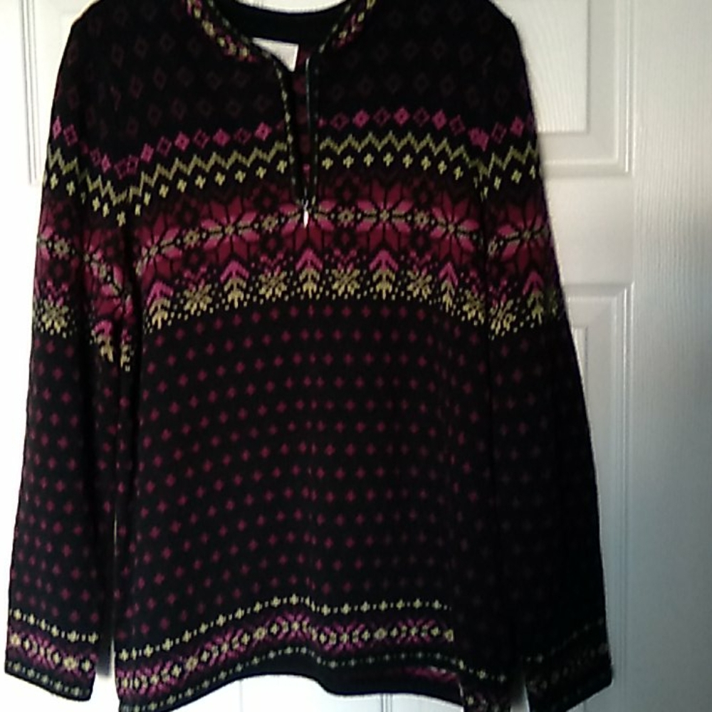 Brand new sweater from Country Door.